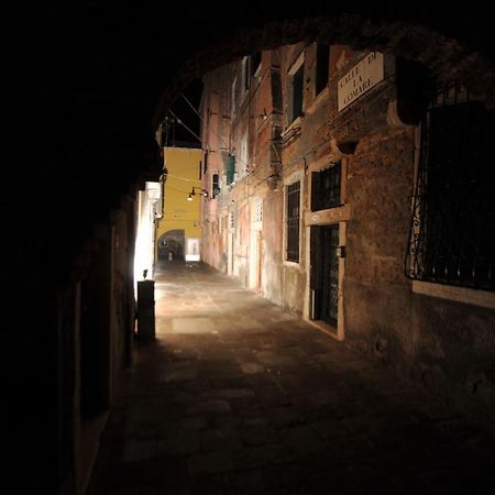 Calle De La Comare Venice Luaran gambar