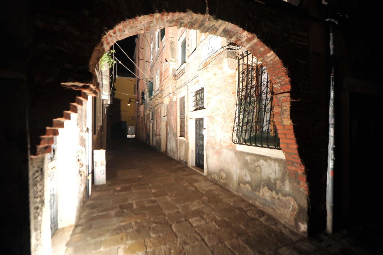 Calle De La Comare Venice Luaran gambar